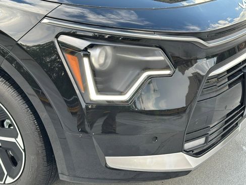 New 2025 Kia Niro SX image 10