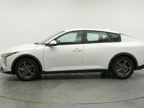 Used 2025 Kia K4 LXS image 3