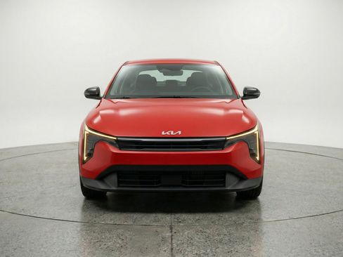 Used 2025 Kia K4 LXS image 2