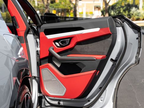 Used 2022 Lamborghini Urus image 71