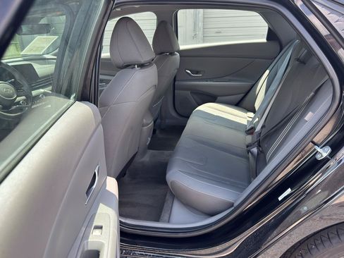 Used 2025 Hyundai Elantra SEL FWD image 13