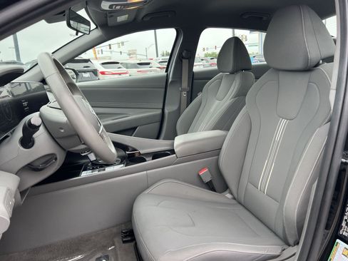Used 2023 Hyundai Elantra SEL w/ Convenience Package FWD image 13