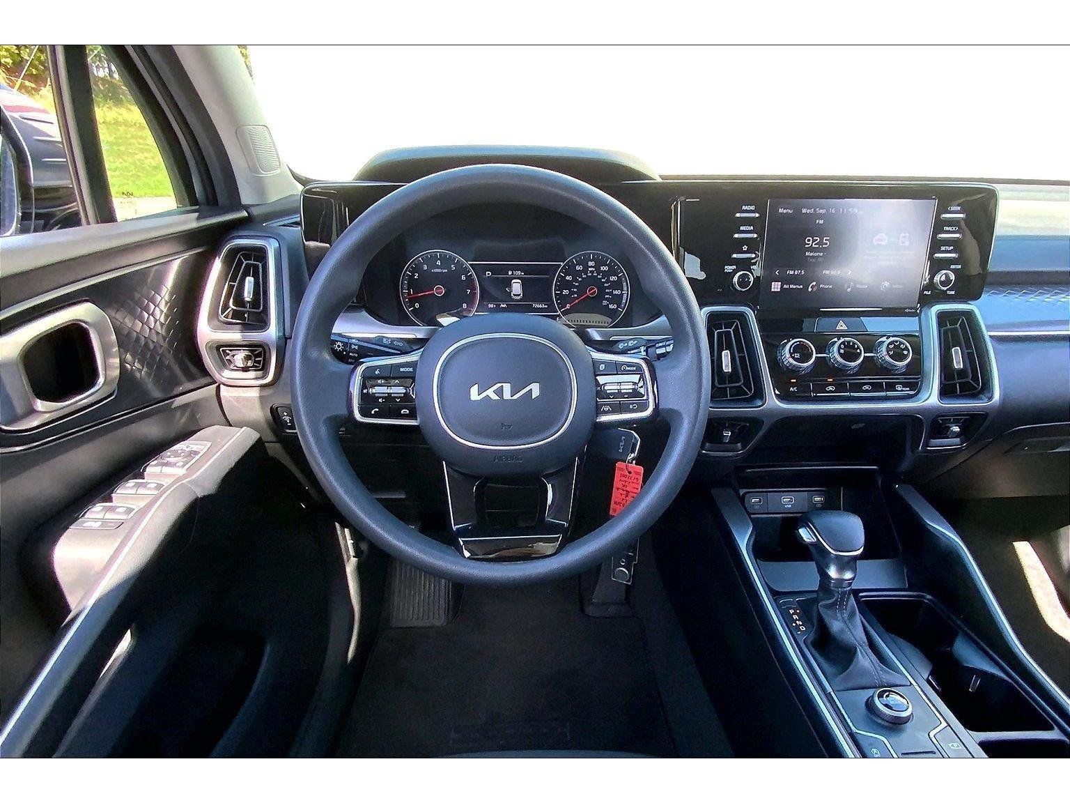 Used 2023 Kia Sorento LX FWD image 5