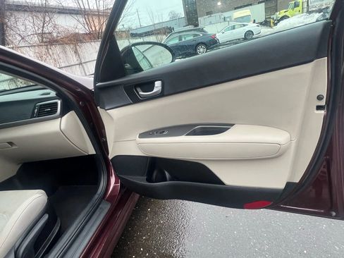 Used 2018 Kia Optima LX w/ 17" Alloy Wheels Package image 30