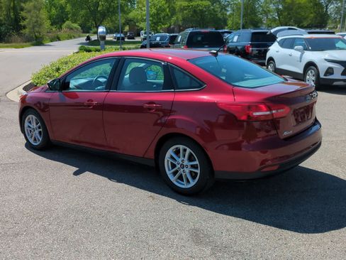 Used 2016 Ford Focus SE w/ SE Cold Weather Package FWD image 6