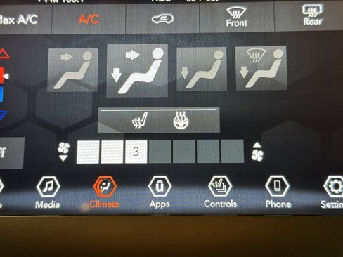 Used 2019 Jeep Cherokee Latitude w/ Cold Weather Group image 37