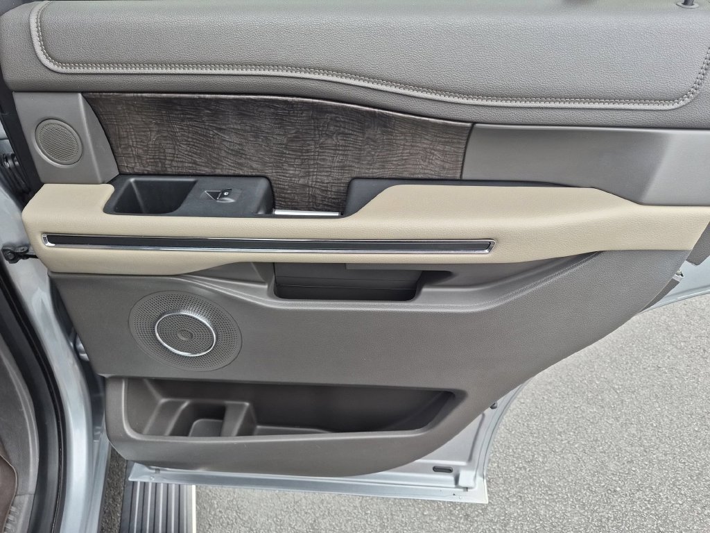 Used 2020 Ford Expedition Limited w/ Equipment Group 301A AWD/4WD image 30