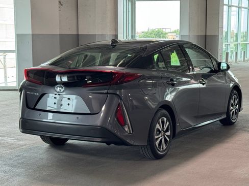 Used 2017 Toyota Prius Prime Advanced FWD image 10