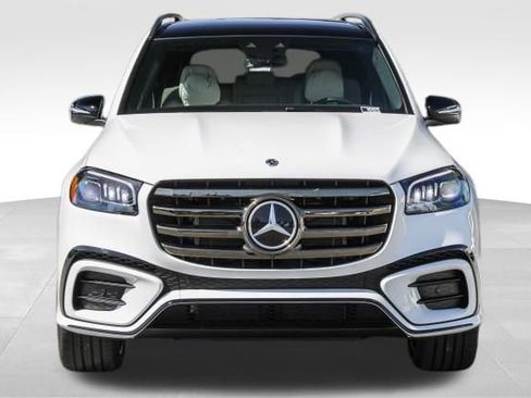 New 2025 Mercedes-Benz GLS 580 4MATIC image 2