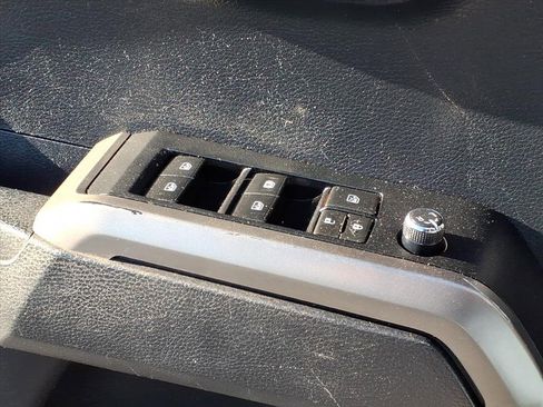 Used 2017 Toyota Tacoma SR5 image 54