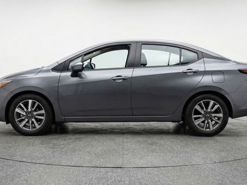 Used 2025 Nissan Versa SV image 5