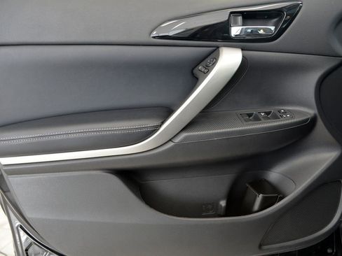 Used 2024 Mitsubishi Eclipse Cross SE image 14