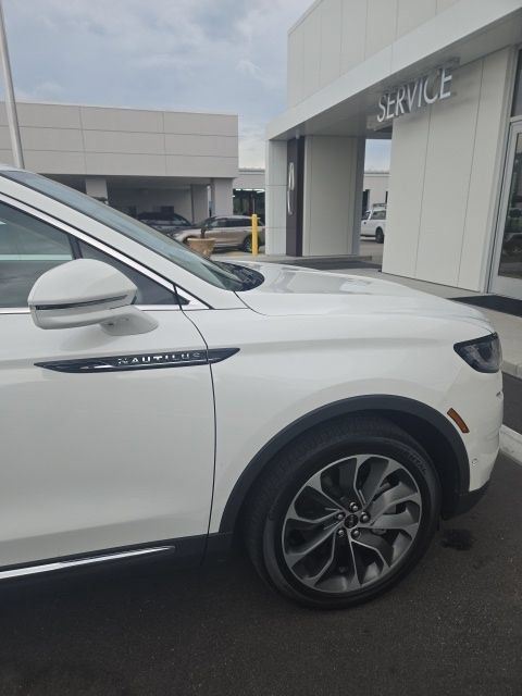 Used 2023 Lincoln Nautilus Reserve w/ Equipment Group 201A AWD/4WD image 10
