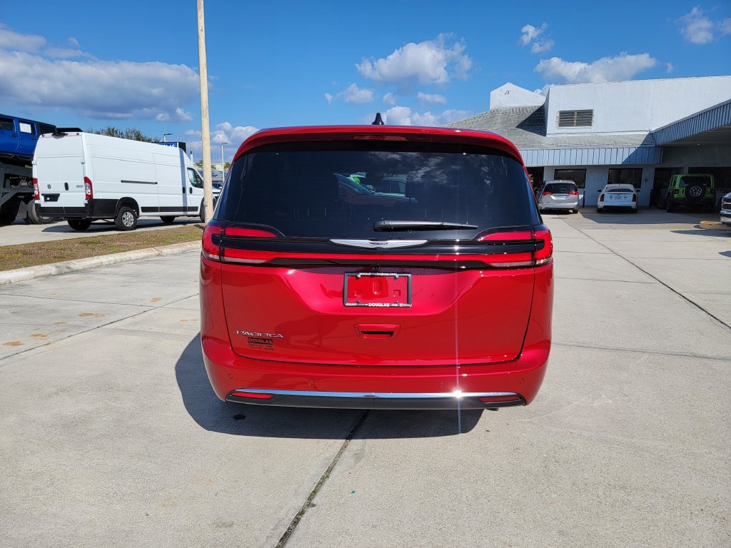 New 2026 Chrysler Pacifica Select FWD image 4