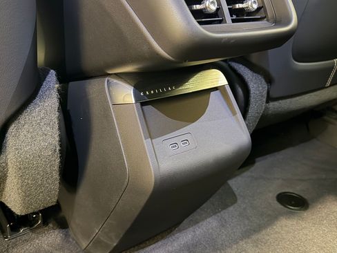 Used 2024 Cadillac Lyriq Tech RWD image 40