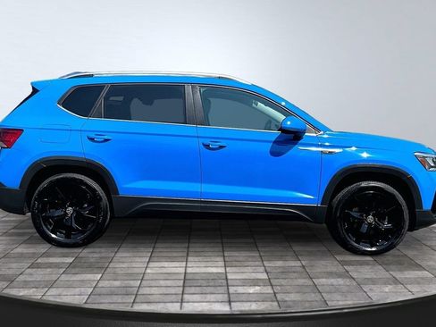 Used 2023 Volkswagen Taos SE w/ Panoramic Sunroof Package AWD/4WD image 8