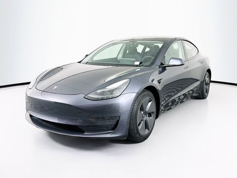 Used 2021 Tesla Model 3 Standard Range Plus image 3
