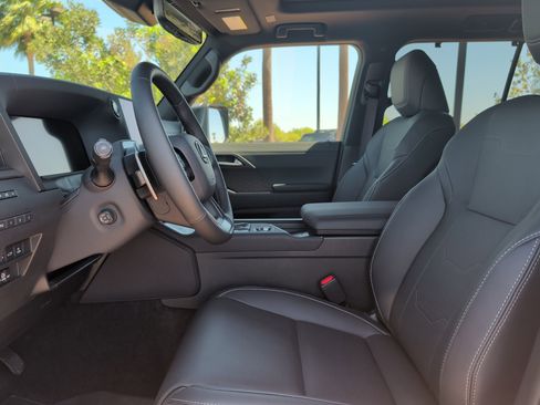 Certified 2026 Lexus GX 550 GX 550 Luxury+ w/ Accessory Package (2T) image 11