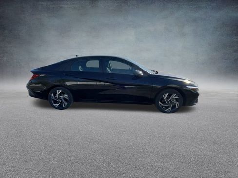 Used 2025 Hyundai Elantra SEL image 26