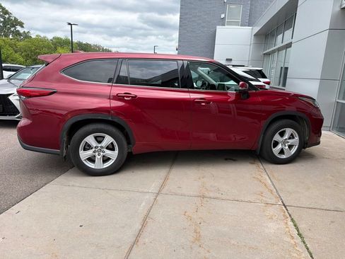 Used 2020 Toyota Highlander LE AWD/4WD image 11