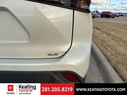 Used 2021 Toyota Highlander XLE image 9