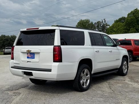 Used 2019 Chevrolet Suburban LT AWD/4WD image 3