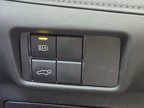 Used 2020 Toyota Highlander XLE FWD image 13