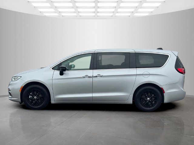 Certified 2024 Chrysler Pacifica Touring-L FWD image 4