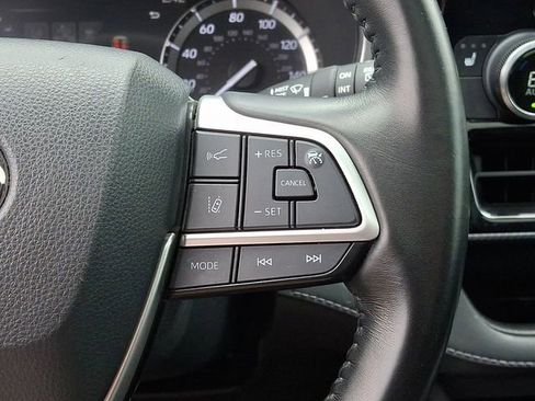 Used 2022 Toyota Highlander XSE FWD image 25