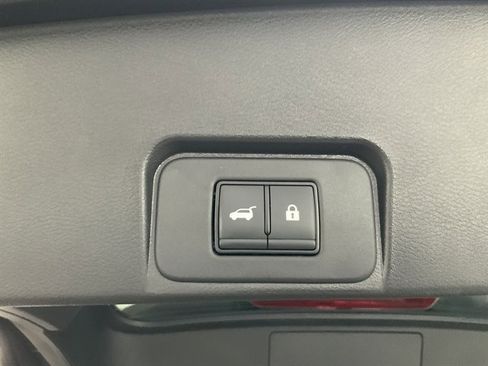 Used 2024 Nissan Rogue SL AWD/4WD image 9