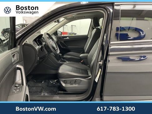 Certified 2021 Volkswagen Tiguan SE w/ Panoramic Sunroof Package image 9