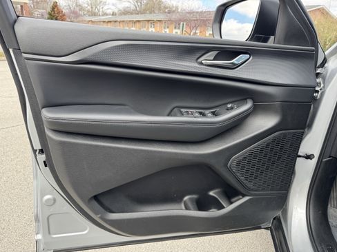 Used 2024 Jeep Grand Cherokee Laredo w/ MOPAR Finishing Package image 22