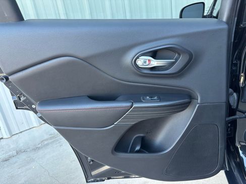 Used 2015 Jeep Cherokee Trailhawk w/ Comfort/Convenience Group image 28