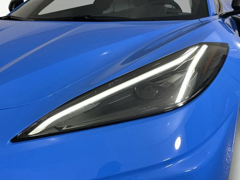 Used 2021 Chevrolet Corvette Stingray Convertible w/ Z51 Performance Package image 27