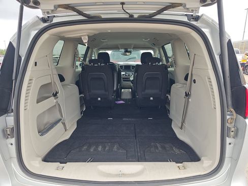 Used 2023 Chrysler Voyager LX image 14