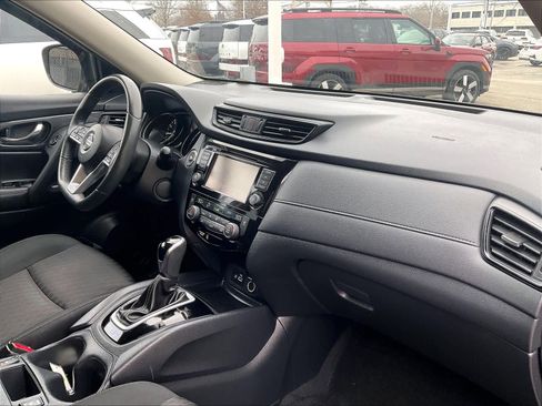 Used 2018 Nissan Rogue SV w/ Premium Package image 14