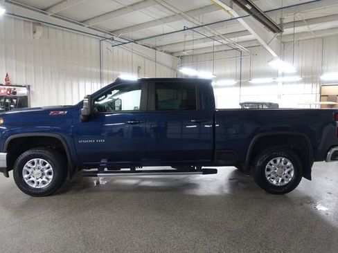 Used 2022 Chevrolet Silverado 2500 LT w/ Convenience Package image 4