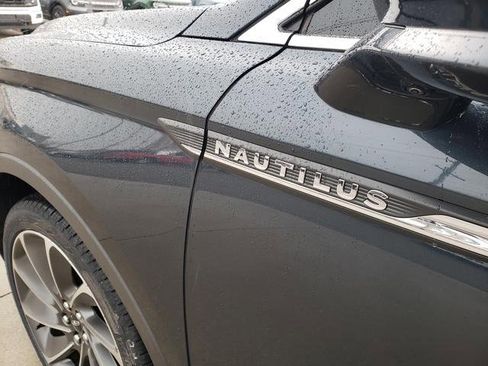 Used 2022 Lincoln Nautilus Reserve w/ Equipment Group 202A image 12