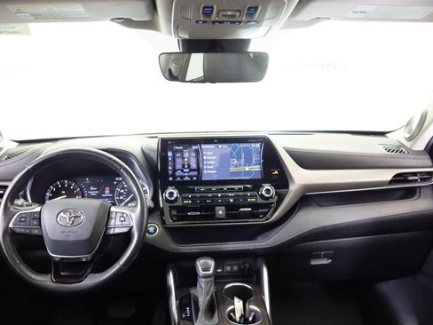 Used 2021 Toyota Highlander Limited AWD/4WD image 15