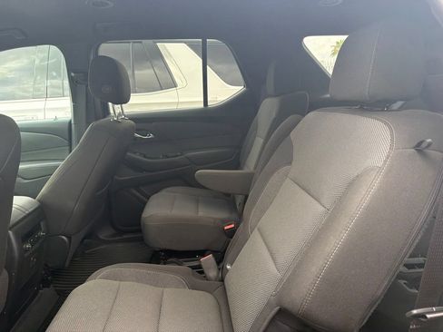 Used 2023 Chevrolet Traverse LT FWD image 5