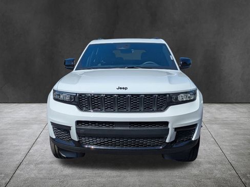 New 2025 Jeep Grand Cherokee L Altitude image 9