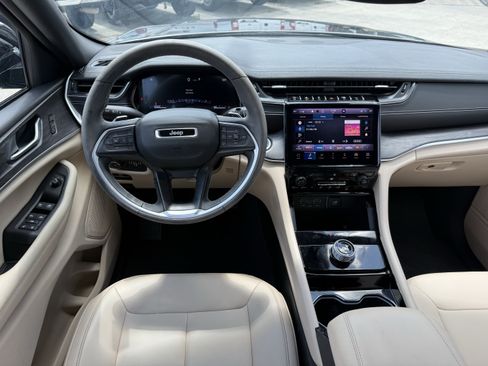 Used 2023 Jeep Grand Cherokee Limited RWD image 15