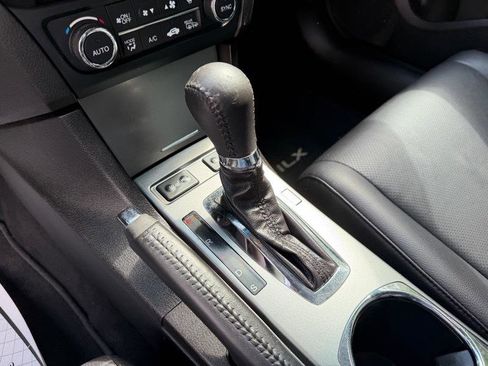 Used 2013 Acura ILX w/ Technology Package FWD image 29