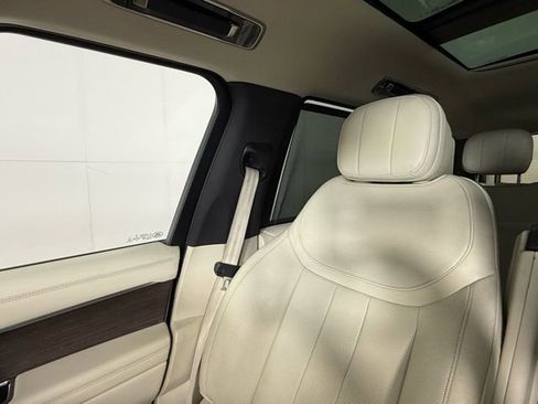 Used 2023 Land Rover Range Rover Long Wheelbase SE image 19