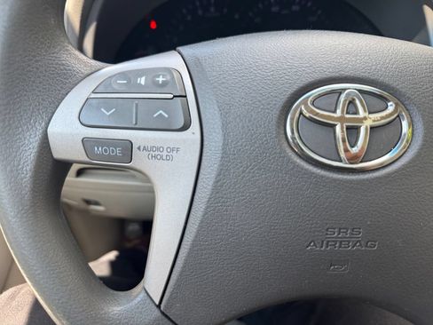 Used 2011 Toyota Camry LE FWD image 27