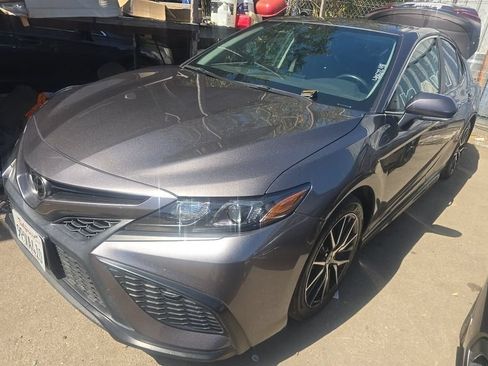 Used 2024 Toyota Camry SE FWD image 1
