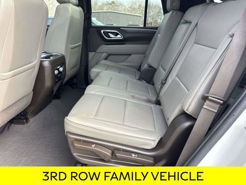 Used 2021 GMC Yukon SLT w/ SLT Premium Package image 12