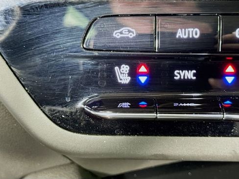 Used 2021 Buick Envision Avenir w/ Technology Package II AWD/4WD image 23