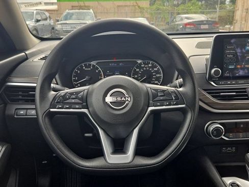 Used 2025 Nissan Altima 2.5 SV FWD image 22