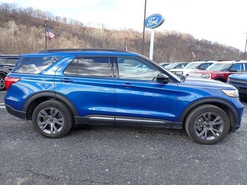 Used 2022 Ford Explorer XLT w/ Equipment Group 202A image 6